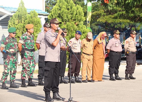 Kapolres Bontang dan Dandim 0908 Bontang Pimpin Apel Pergeseran Pasukan Pengamanan TPS