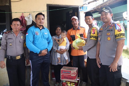 Kapolres Bontang, Beri Bantuan Sembako Warga Kurang Mampu