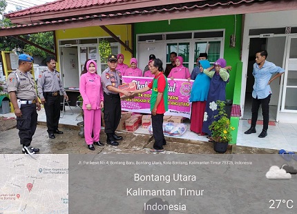 ‘Jumat Berbagi’ Polres Bontang Beri Bantuan Korban Kebakaran di Jl. DI. Panjaitan Bontang