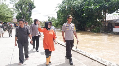 Bersama Wali Kota, Kapolres Bontang Tinjau Lokasi Banjir