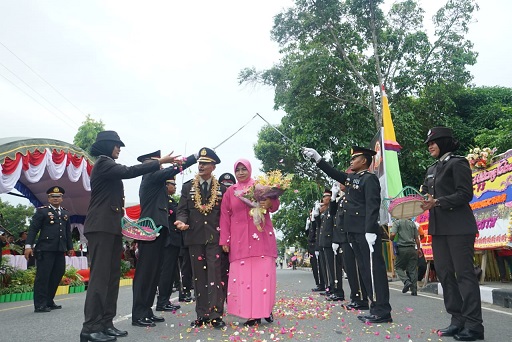 HUT Bhayangkara ke-73, Polres Bontang Melepas 2 Personilnya