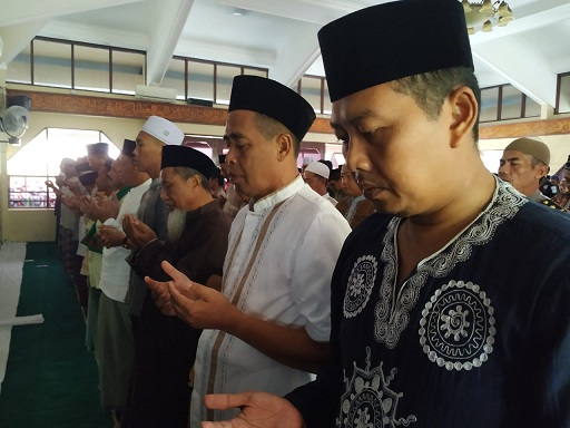 Berduka, Jamaah Masjid  Raudhatul Muttaqin Gelar Shalat Ghaib Untuk BJ Habibie