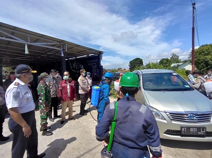 Cegah Covid-19, TNI-POLRI Gantian Gelar Penyemprotan Desinfektan