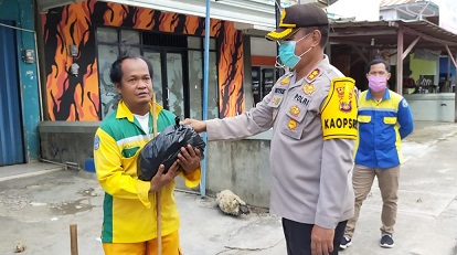Peduli Dampak Corona, Polres Bontang Berbagi Sembako