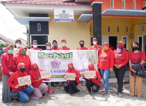 Paguyuban Warga Kediri Berbagi Kepada Warga Terdampak Covid-19