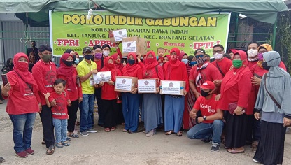 Sambangi Korban Kebakaran, Paguyuban Warga Keidri Peduli Serahkan Bantuan
