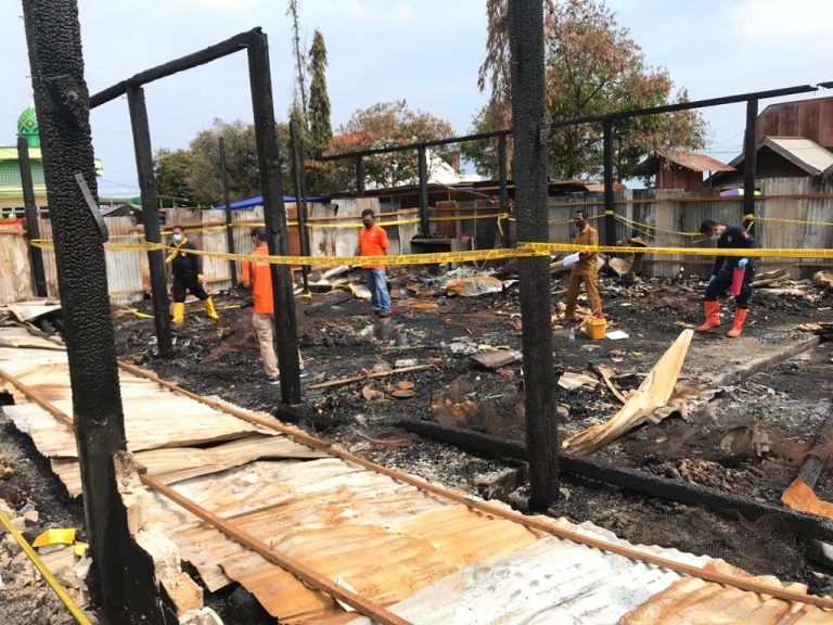 Tim Labfor Lakukan Olah TKP Kebakaran Pasar Citra Mas Loktuan