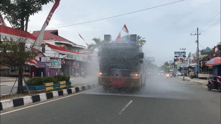 Rantis Polres Bontang, Semprotkan Disinfektan Jalan Utama Kota Bontang
