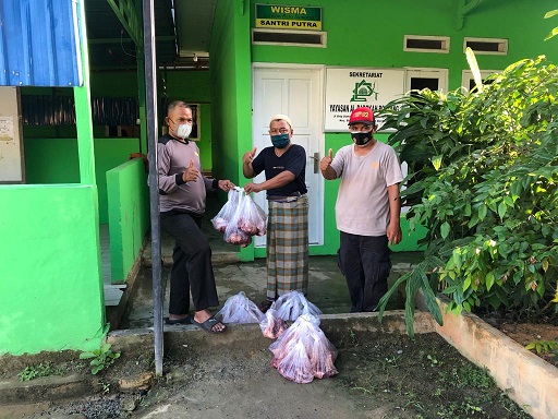 Hari Polres Bontang Salurkan Daging Qurban Ke Pondok Pesantren dan Panti Asuhan
