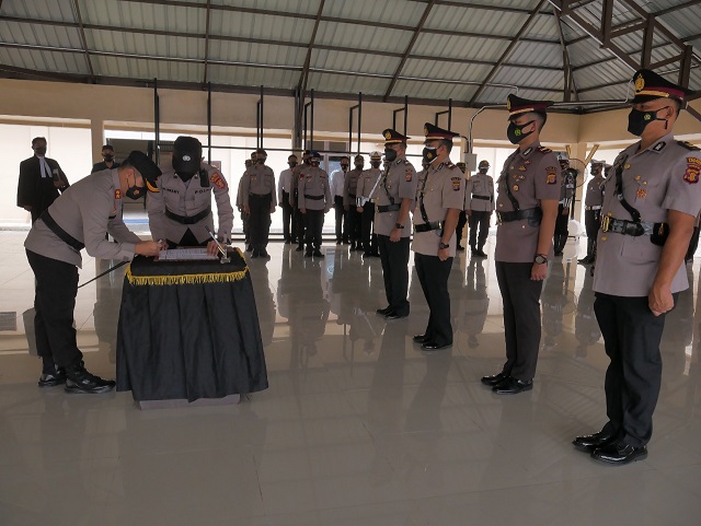 Dua Pejabat Polres Bontang Berganti