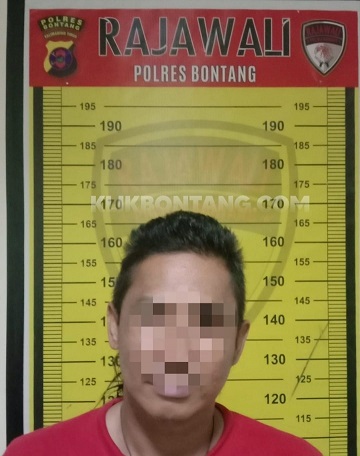 Dibakar Rasa Cemburu , Suami Aniaya Teman Istri Pakai Badik