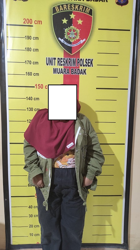 Nekat Edarkan Sabu IRT Di Muara Badak Di Tangkap Polisi