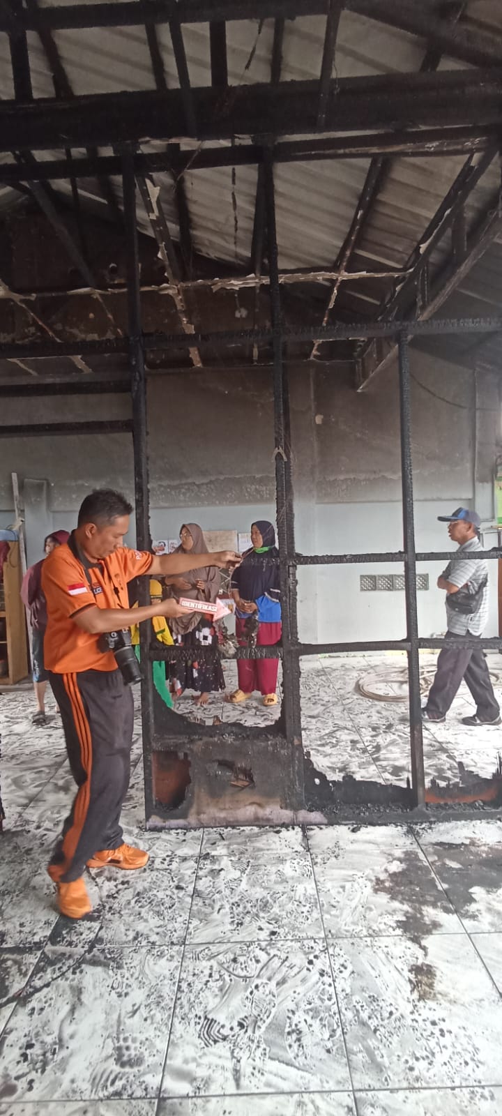 Tim Inafis Polres Bontang Olah TKP Pasca Kebakaran Rumah di jalan Makassar