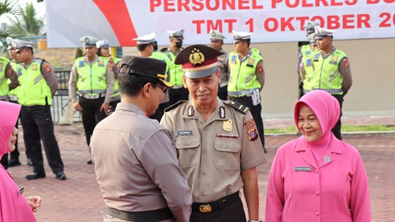 Waka Polres Bontang Pimpin Upacara Kenaikan Pangkat Pengabdian : Salah Satu Wujud Penghargaan Dari Pimpinan dan Institusi Polri Kepada Anggota Yang Berdedikasi