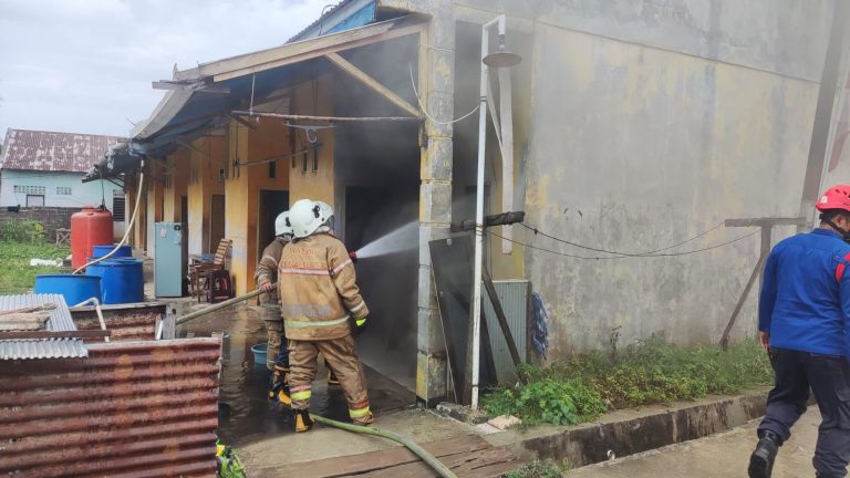 Diduga Konsleting Listrik Rumah Kontrakan di Tanjung Laut Terbakar