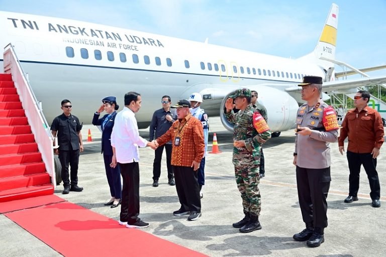 Kapolda Kaltim Sambut Kedatangan Presiden Jokowi di Samarinda