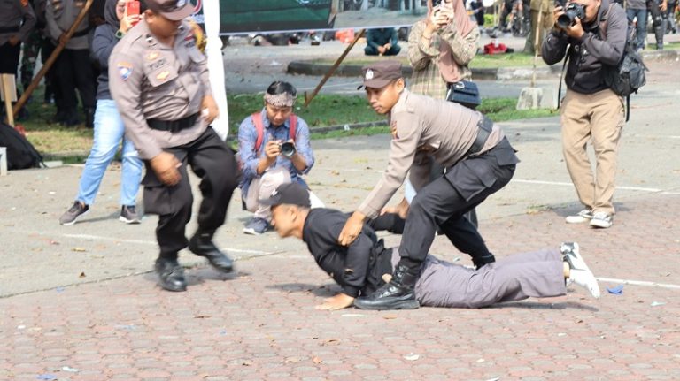 Gelar Simulasi Sispam Kota, Bentuk Kesiapan Aparat Keamanan Dalam Menangani Situasi Ancaman Yang Mungkin Terjadi Saat Pemilu Berlangsung