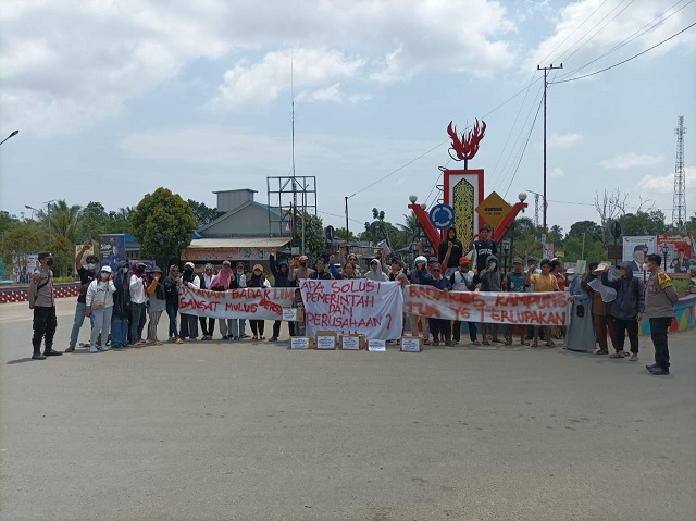 Amankan Aksi Unjuk Rasa Forum Pemuda Badak Lima Bersatu Polisi Polsek Muara Badak Terjunkan 51 Personil