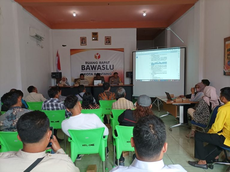 Kabag Ops Polres Bontang mengikuti rapat Persiapan Penertiban Alat Peraga Kampanye (APK) pada Pemilihan Umum Tahun 2024