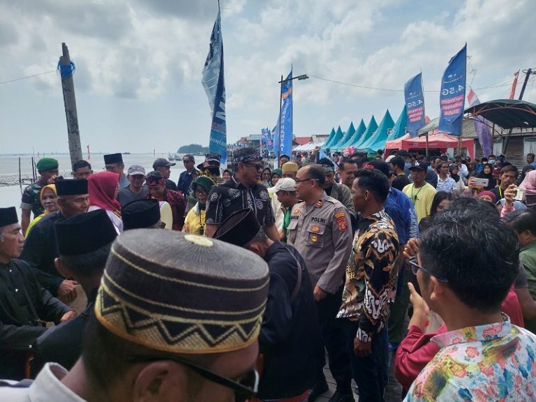 Kapolsek Bontang Selatan Menghadiri Festival Kampung Bawis