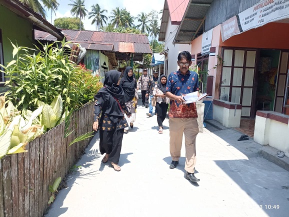 Bhabinkamtibmas Gas Alam Melakukan Pendampingan Penilaian Lomba Kebersihan Tingkat RT