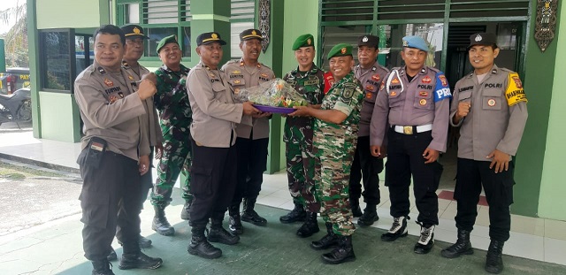 Koramil 0908 Bontang Mendapatkan Kejutan Tumpeng HUT TNI ke-78