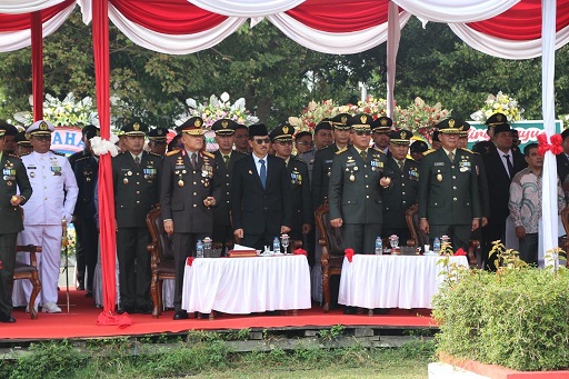 Sinergritas TNI-Polri, Kapolda Kaltim Hadiri Upacara Peringatan HUT ke-78 TNI