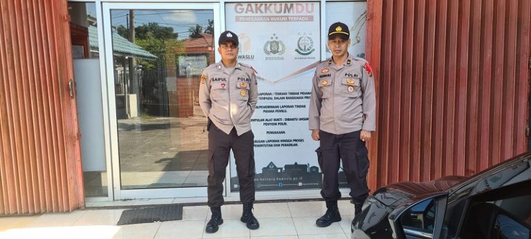 Personil Polres Bontang Mengamanakan Bawaslu 24 Jam