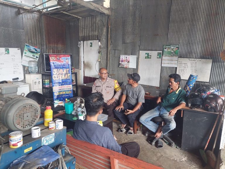 Bhabinkamtibmas Tanjung Laut Indah Ajak Warga Aktifkan Siskamling dan Hindari Politik Uang