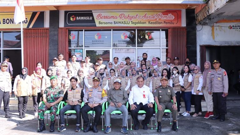 Kapolres Bontang AKBP Yusep Dwi Prastiya  menghadiri Apel Siaga Pengawasan Tahapan Kampanye Pemilu 2024