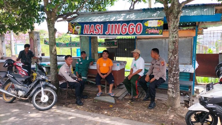 Cegah Penyebaran Berita Hoax Jelang Pemilu Kanit Patroli Polsek Bontang Selatan Memberikan Himbauan Kamtibmas