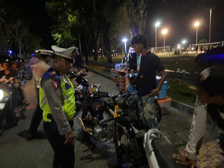 Antisipasi Balap Liar, Kabag Ops Polres Bontang Pimpin Patroli Blue Light