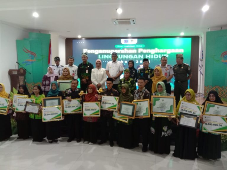 Sat Intelkam Polres Bontang Monitoring Penganugerahan Lingkungan Hidup, Pemberian Uang Pembinaan dan Penyerahan Motor Roda Tiga kepada seluruh Kelurahan Se Kota Bontang
