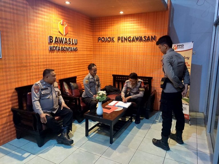 Piket Pawas Kontrol di Kantor KPU dan Bawaslu Pastikan Kehadiran Petugas Pengamanan