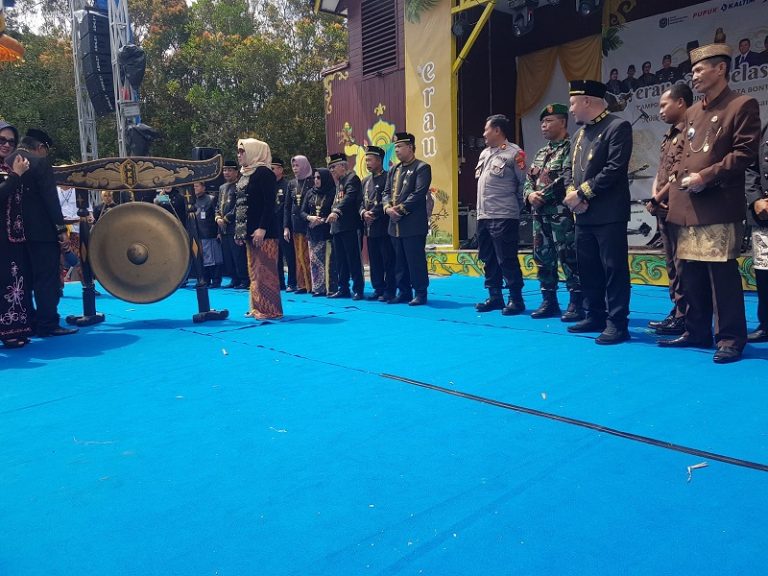 Pembukaan Pesta Adat Erau Pelas Benua Tahun 2023 Dihadiri Oleh Kasat Binmas Polres Bontang