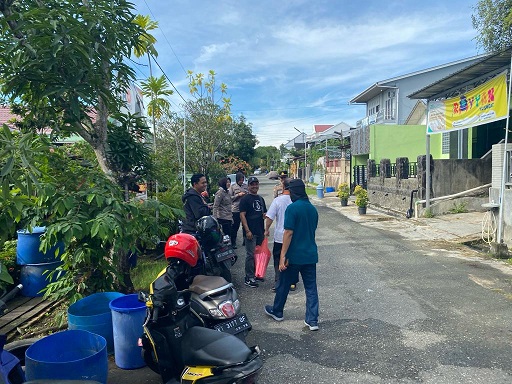 Personil Polres Bontang Pam Kampanye Caleg DPRD Dengan Metode Pembagian Kalender