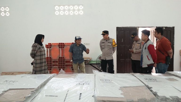 Kasat Intelkam Polres Bontang Koordinasi Terkait Pengamanan Gudang Logistik KPU Kota Bontang