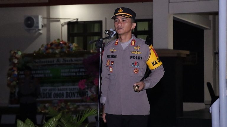 Kapolres Bontang Pimpin Apel Pengamanan Malam Tahun Baru 2024