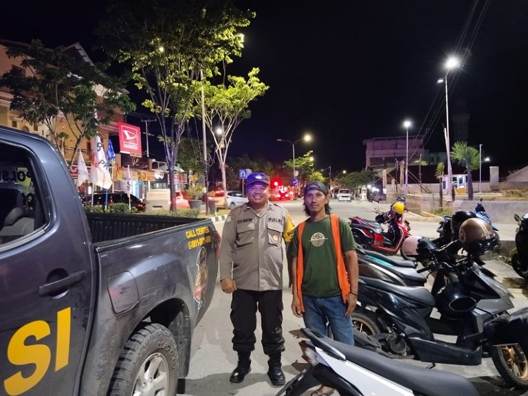 Jaga Situasi Jelang Pemilu Tetap Kondusif Personil Polsek Bontang Selatan Patroli Dialogis di Pusat Keramaian