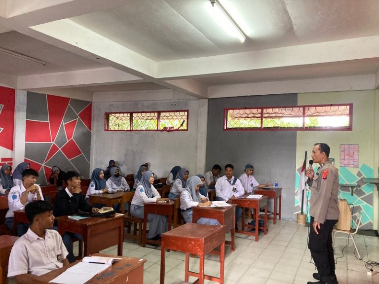 Bag SDM Polres Bontang Sosialisasi PANBARIM Dalam Rangka Penerimaan Anggota Polri Secara Terpadu T.A. 2023 di SMA YKPP Bontang