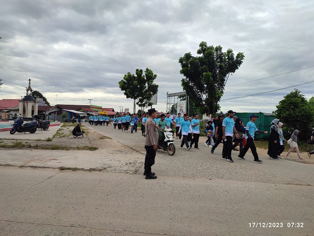 Personil Polsek Muara Badak Melaksanakan Pengamanan PHSS AKHLAK Walk & Run 2023