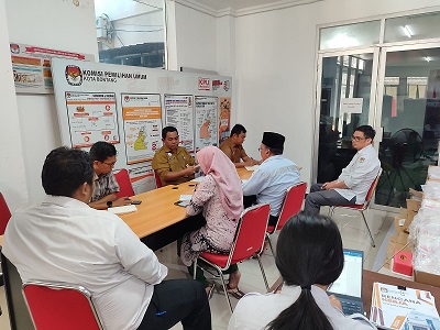 Personil Sat Intelkam Monitoring Rakor KPU Bontang dan Disdukcapil kota Bontang terkait Daftar Pemilih di Wilayah Kampung Sidrap