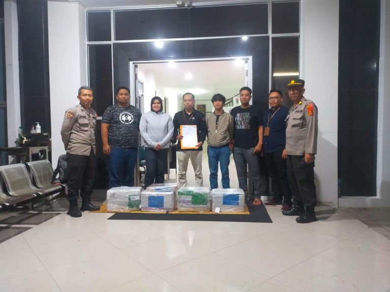 Pastikan Logistik Pemilu Sampai Ditempat Tujuan, Personil Polres Bontang Laksanakan Pengawalan