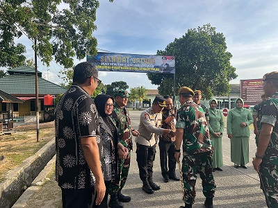 Kabag Ops Polres Bontang Menghadiri Penyambutan Kunjungan Kerja Danpussenarhanud TNI AD dan Direktur Kesenjataan Pussenarhanud Ke Mako Bataylon Arhanud 7/ABC