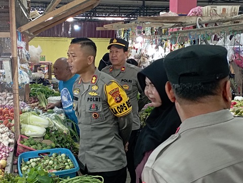 Melalui Bekesah Dengan Kapolres:Kapolres Bontang Tampung Aspirasi Warga dan Pedagang Pasar Telihan