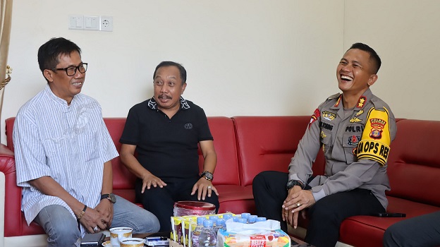 Tingkatkan Komunikasi Dengan Organisasi Kedaerahan Kapolres Bontang Silaturahim dengan Ketua IKAWANGI