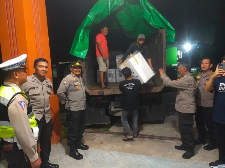Logistik Pemilu 2024 Dari PPK Bontang Barat Dipindah dengan Pengawalan Ketat Kepolisian