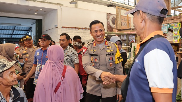 Bekesah Dengan Kapolres: Kapolres Bontang Sapa Masyarakat Pasar Citra Mas Loktuan