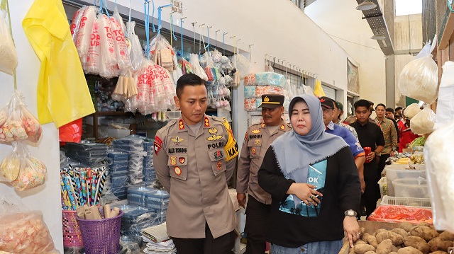 Sidak Pasar Kapolres Bontang Pastikan Tindak Disributor Nakal