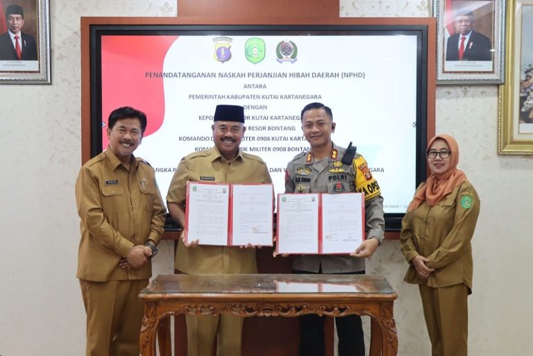 Kapolres Bontang Hadiri Penandatanganan Naskah Perjanjian Hibah Daerah (  NPHD ) Pemkab Kutai Kartanegara